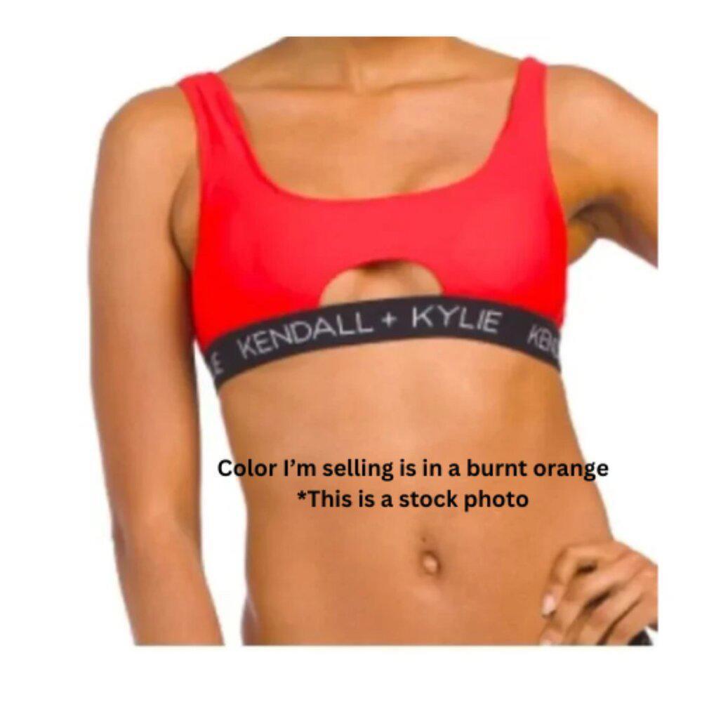 NWT KENDALL + KYLIE PEEKABOOLOGO BELT SPORTS BIKINI TOP SIZE Small